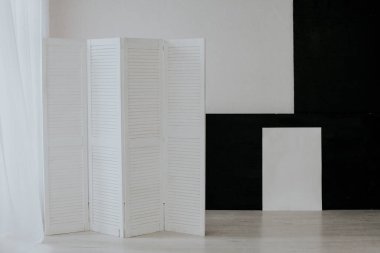 Beyaz siyah oda, iç soyunma odası.