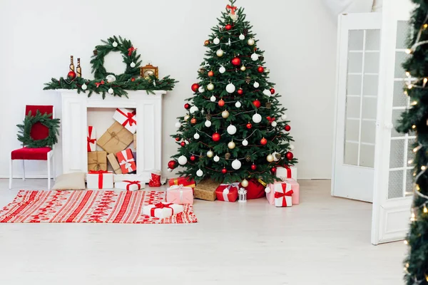 Árvore de Natal de Ano Novo com presentes — Fotografia de Stock