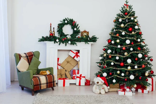 Árbol de Navidad de Nochevieja con regalos —  Fotos de Stock