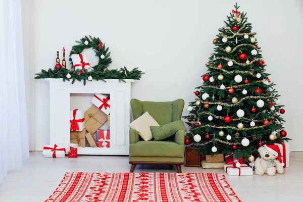 Árvore de Natal de Ano Novo com decoração de presentes — Fotografia de Stock