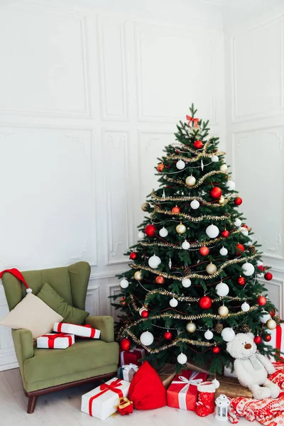 Nieuwjaar Achtergrond Kerstboom decor interieur ansichtkaart — Stockfoto