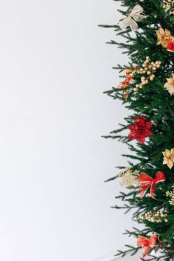 Yılbaşı arkaplanı Noel ağacı dekoru bir kartpostal imzalanacak yerdir.