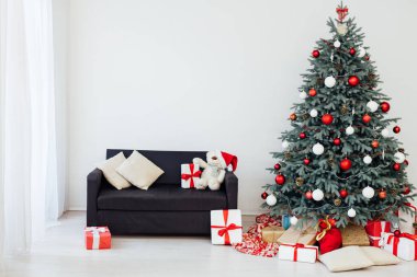 Hediyeli Noel ağacı beyaz dekor yeni yıl kartpostalı