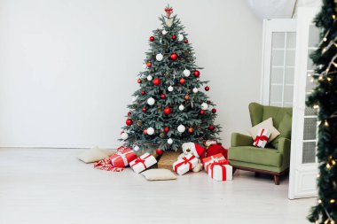 Hediyeli Noel ağacı beyaz dekor yeni yıl kartpostalı