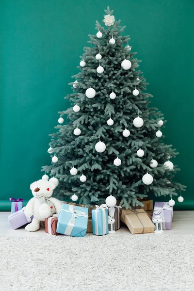 Weihnachtsbaum mit Geschenken Dekor Silvester Winter Hintergrund 2021 2022 — Stockfoto