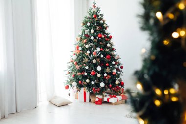 Noel Dekorasyonu Yılbaşı Hediyeleriyle Noel Ağacı