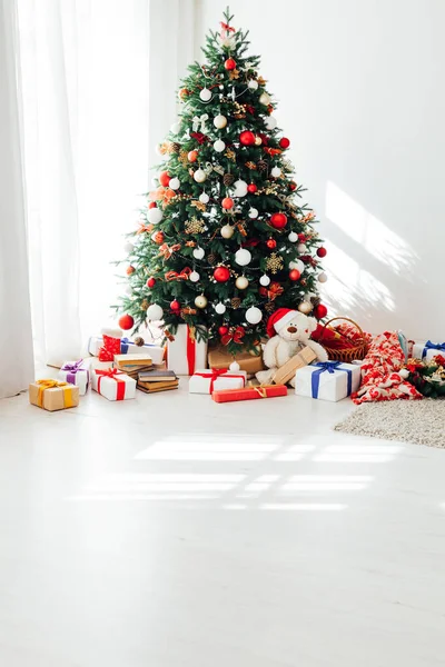 Christmas decor home Christmas tree with gifts for the new year — Stock Photo, Image