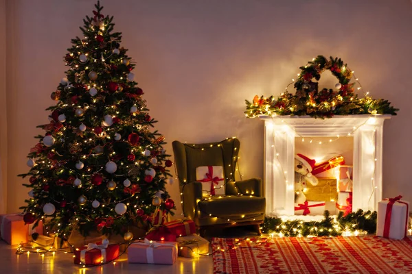 Albero di Natale luci ghirlande di luce Capodanno presenta — Foto Stock