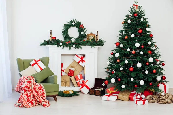 Interno di Natale dell'albero di Natale Regali di anno nuovo di pino — Foto Stock