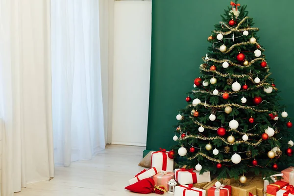 Ano Novo decoração férias Natal interior da árvore de Natal pinheiros presentes — Fotografia de Stock