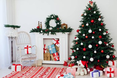 Noel evi şöminesi Yılbaşı ağacı hediyeleri