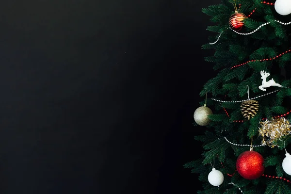 Nouvel An décor vacances Noël intérieur du sapin de Noël pins cadeaux — Photo