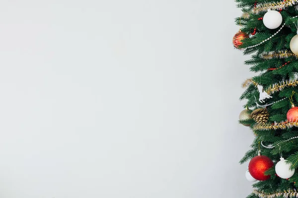 Vánoční strom borovice Nový rok dekor místo pro nápis — Stock fotografie
