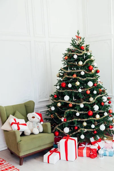 12 월 성탄절 소나무, 새해 선물 인테리어 장식 — 스톡 사진