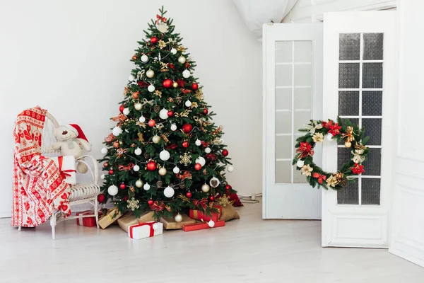 Silvester Interior Weihnachtsbaum mit Geschenken Dekor Haus Postkarte — Stockfoto
