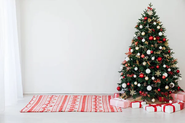 新年室内圣诞树连礼品店明信片 — 图库照片
