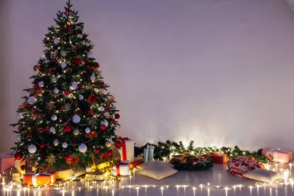 Guirnalda de luces Árbol de Navidad por la noche para el nuevo año —  Fotos de Stock