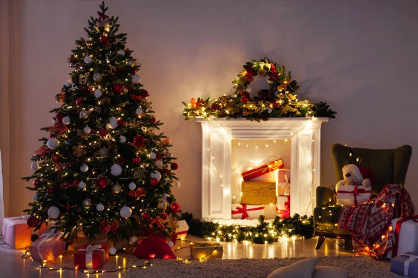 Guirnalda de luces Árbol de Navidad por la noche para el nuevo año — Foto de Stock