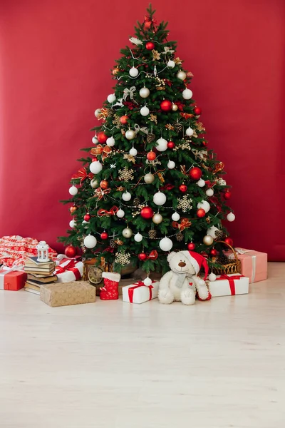 새 년 이브 크리스마스 트리 선물 장식 집 2021 22 — 스톡 사진