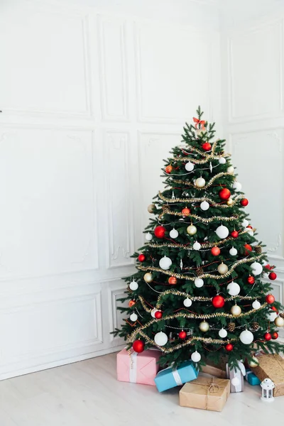 Nouvel An intérieur du réveillon Décor d'arbre de Noël présente Décembre — Photo