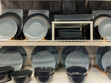 Mutfak yemeklerinde temiz yemek tabakları