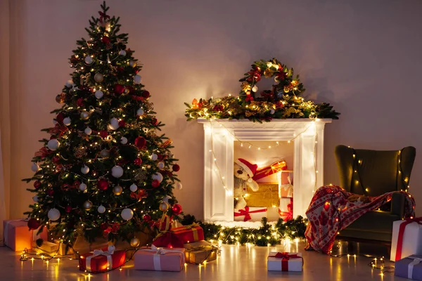 Χριστουγεννιάτικα φώτα δέντρο γιρλάντα παραμονή Πρωτοχρονιάς διακοπές — Φωτογραφία Αρχείου
