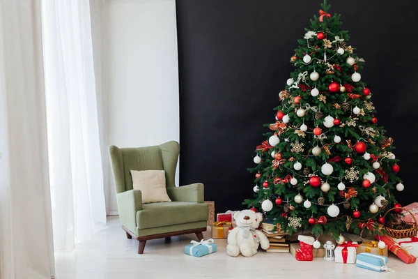 Χριστουγεννιάτικα δέντρα διακόσμηση γιρλάντες Παραμονή Πρωτοχρονιάς διακοπές — Φωτογραφία Αρχείου