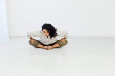 Kadın yoga asana jimnastik esneklik vücut geliştirme sporu