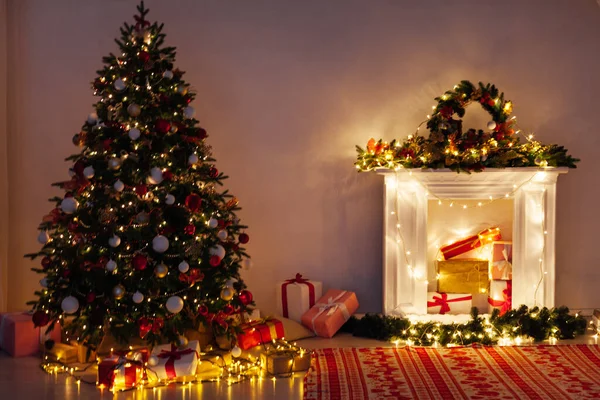 Guirnalda de luces Árbol de Navidad por la noche para el nuevo año — Foto de Stock