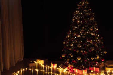 Işıklar Noel 'in iç kısımları Yeni Yıl Geceleri Noel' i