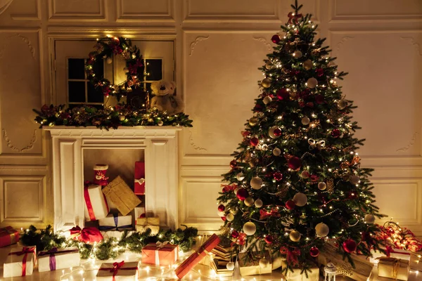 ライトガーランドクリスマスインテリア新年の夜クリスマス — ストック写真