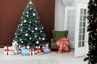 Noel ağacı dekoru kışın hediyesidir.