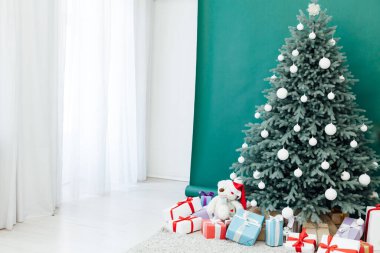 Noel ağacı dekoru kışın hediyesidir.