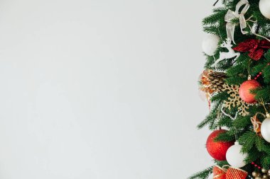 Ağaç dalları, Noel ağacı süslemesi, yeni yıl tabelası.