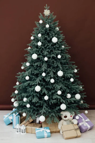 Χριστουγεννιάτικη διακόσμηση δωματίου Santa Claus με χριστουγεννιάτικο δέντρο, σημαία Φινλανδίας — Φωτογραφία Αρχείου