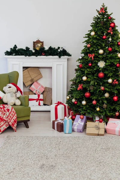 Interior en regalos de vacaciones de Año Nuevo Decoración del árbol de Navidad —  Fotos de Stock