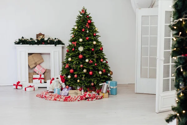 Haus Neujahr Urlaub Geschenke Weihnachtsbaum Dekor — Stockfoto