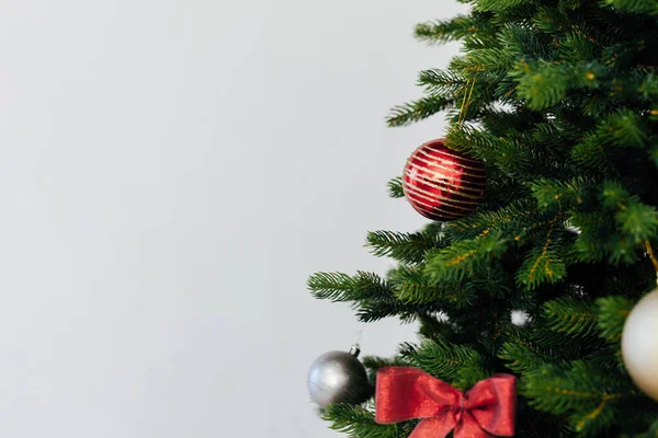 Interieur am Neujahrstag Geschenke Weihnachtsbaum Dekor — Stockfoto