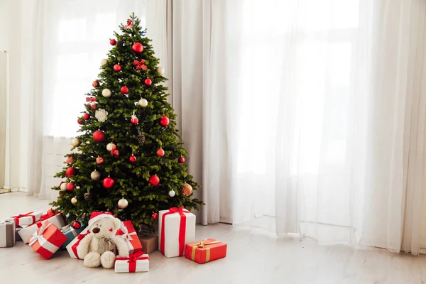 New Year presents christmas tree decor interior of the house — Stok fotoğraf