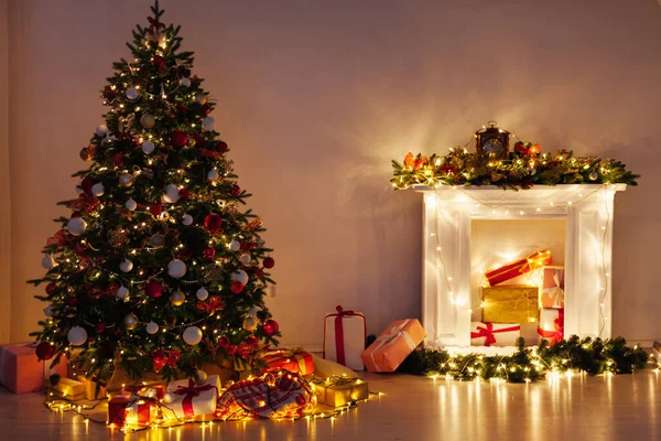 Luces guirnalda decoración árbol de Navidad regalos año nuevo fondo — Foto de Stock