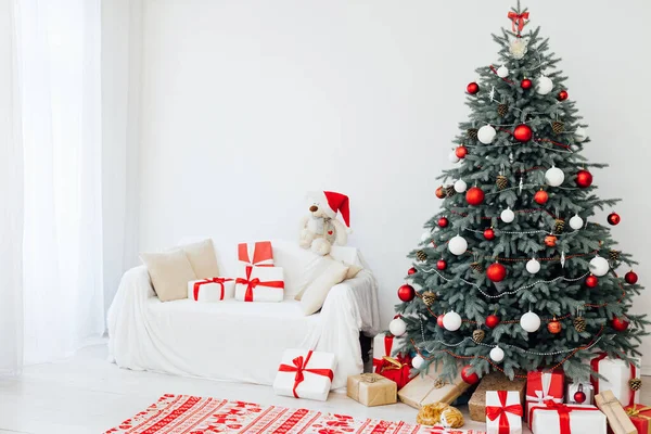 Árvore de Natal decoração de férias apresenta anos novos fundo — Fotografia de Stock