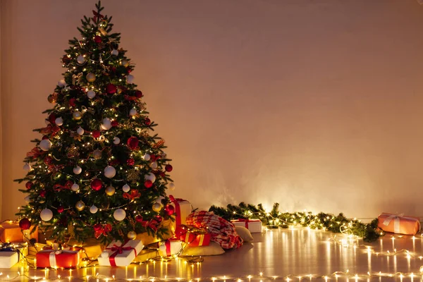 Luzes decoração guirlanda árvore de Natal férias presentes ano novo fundo — Fotografia de Stock