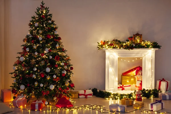 Luces guirnalda decoración árbol de Navidad regalos año nuevo fondo — Foto de Stock