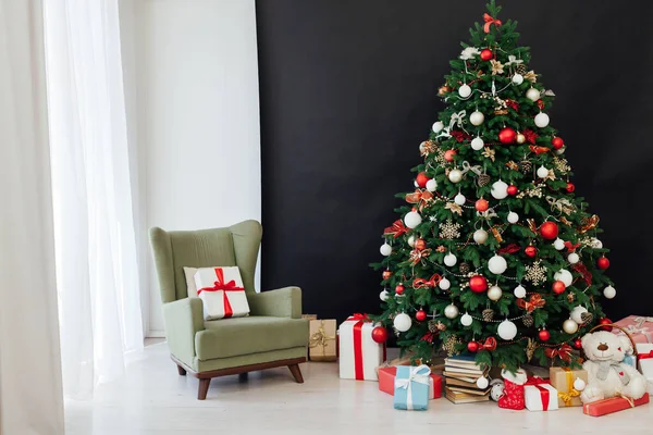 Vánoční stromeček dekorace představuje nové roky pozadí — Stock fotografie