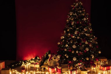 Işıklar Noel 'in iç kısımları Yeni Yıl Geceleri Noel' i