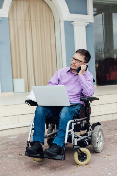 man disabled with wheelchair work business online