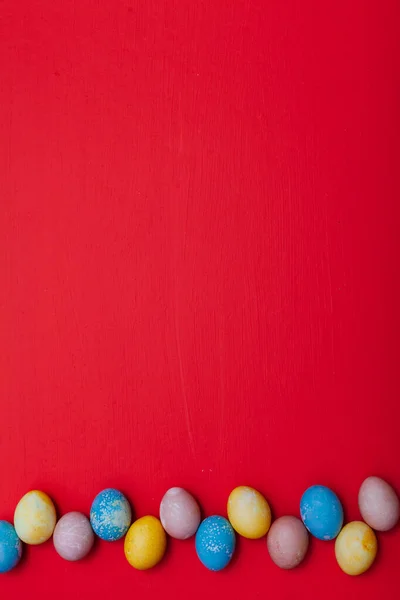 Ovos de galinha de cores diferentes festejam cristãos Páscoa — Fotografia de Stock