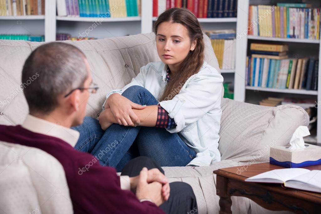 Психотерапия для подростков. Подросток у психолога. Разговор с психологом. Беседа с психотерапевтом. Подросток у психолога.