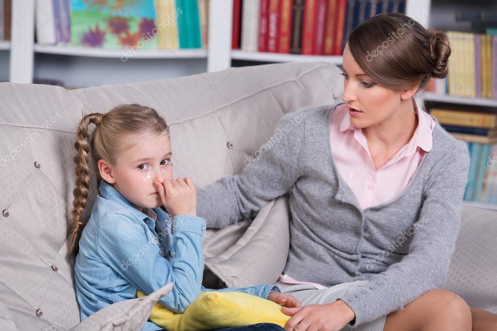 Как отказывать родителям. Психолог и родители. Психолог и ребенок. Родители успокаивают ребенка. Общение детей.