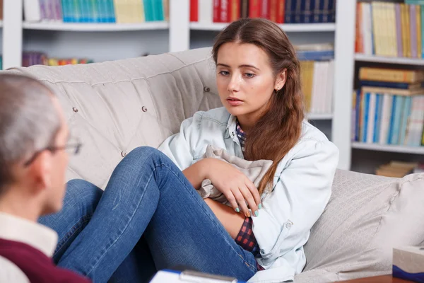 Psychiatra i pacjent Teenage girl — Zdjęcie stockowe